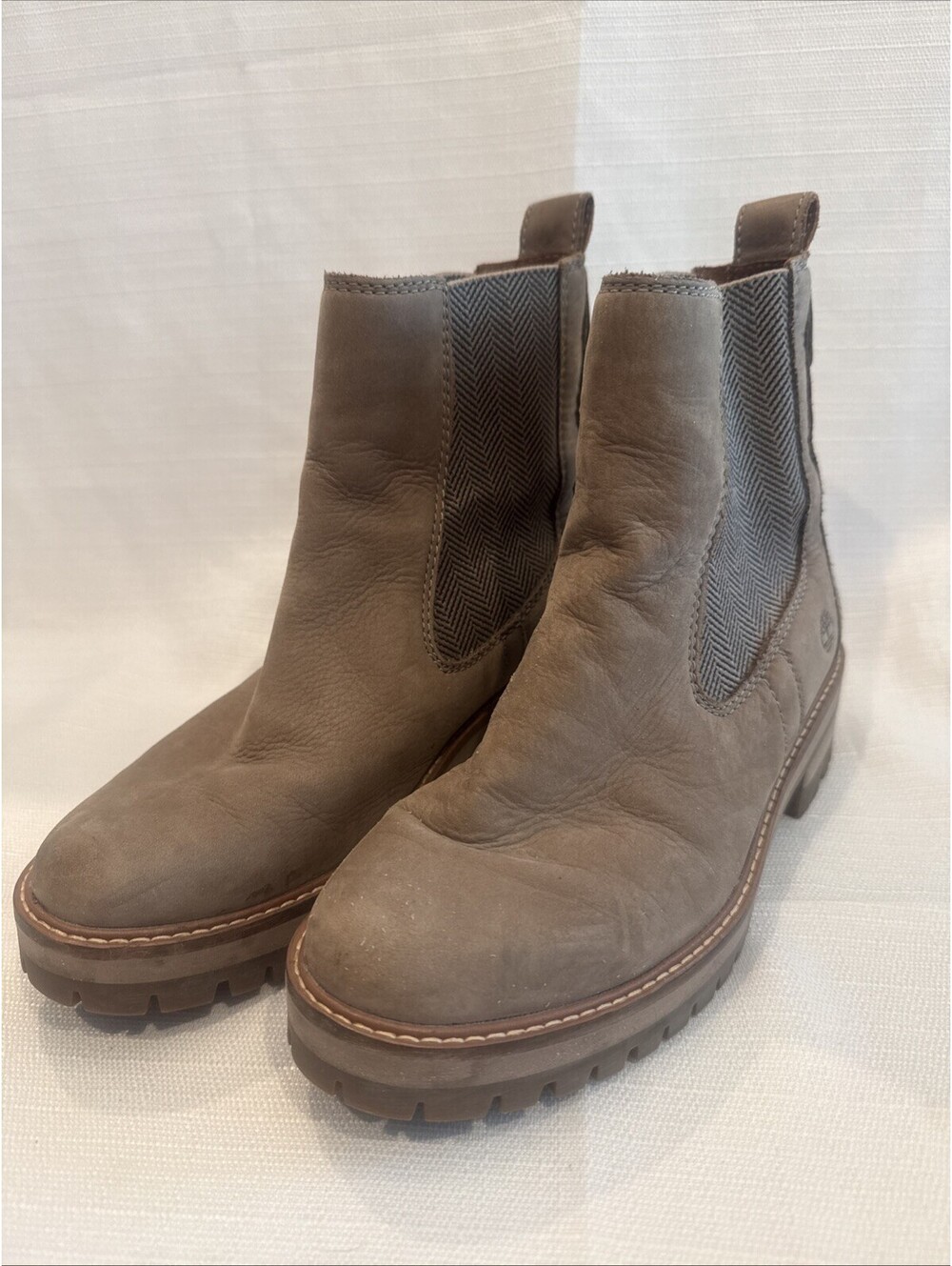 Timberland Boots Courmayeur Valley Chelsea Womens Size7.5 Nubuck Lug Sole Rugged